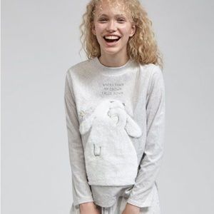Super cute and warm oysho fleece sweater size M. Only worn twice briefly.